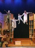 Peter-Pan-Il-Musical_volo_camera-wendy