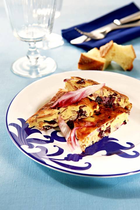 piatto-pronto-posate-tovagliolo-bicchiere-pane