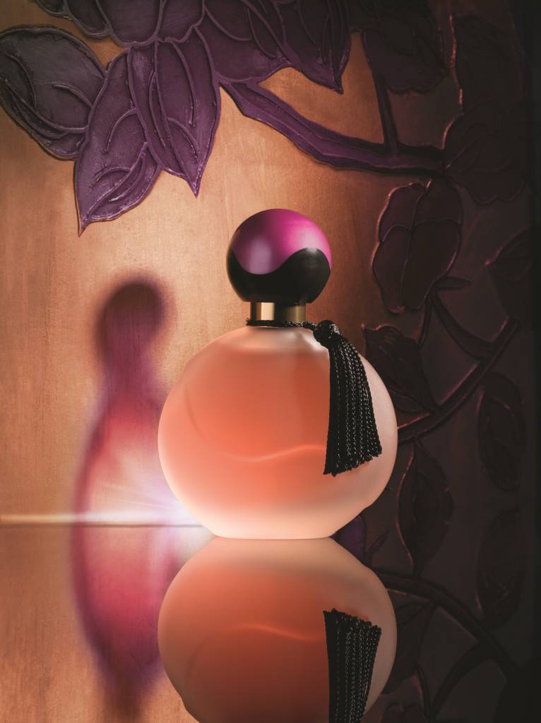 PROFUMI: Far Away, il profumo che da 20 anni rende le donne speciali!