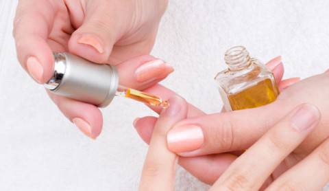 how-to-use-cuticle-oil_article_new