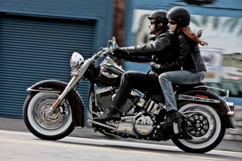 Abbigliamenti da moto per la donna, cosa non deve mancare