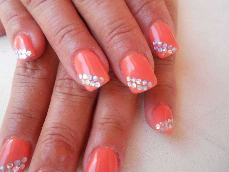 Strass sulle unghie, la nuova "precious" frontiera della nail art