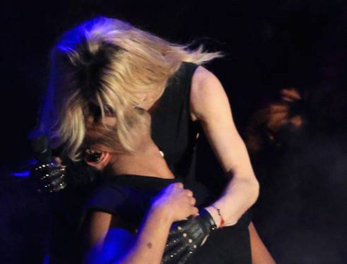 Madonna Bacia A Sorpresa Il Rapper Drake Ecco Come Reagisce