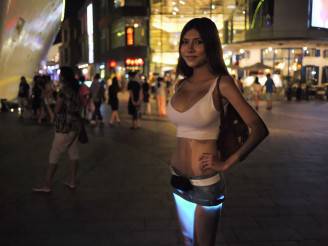 Minigonna con luci led (dal imgur.com)