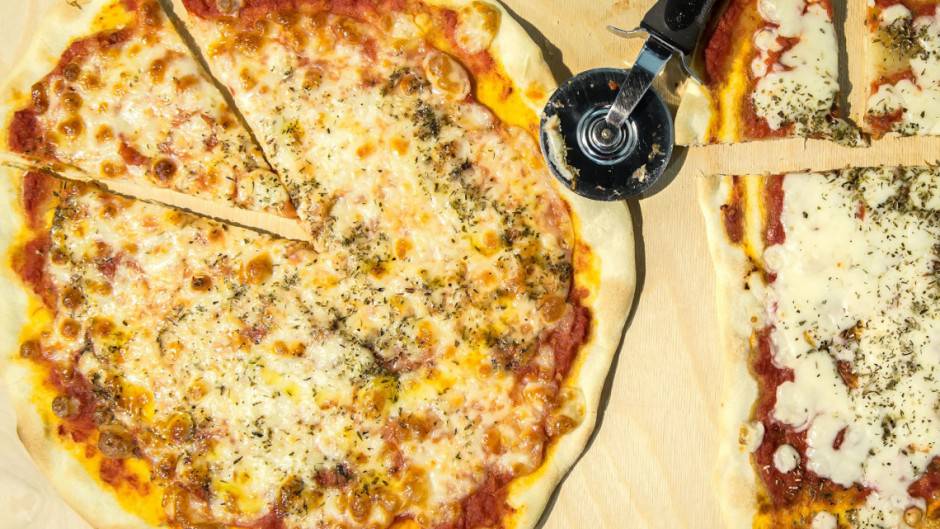 Come preparare la pizza senza lievito