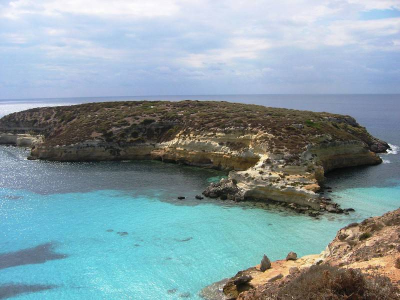 Isola di Conigli, Lampedusa (Foto di Hein56didden, Wikicommons. Licenza CC BY-SA 3.0 )