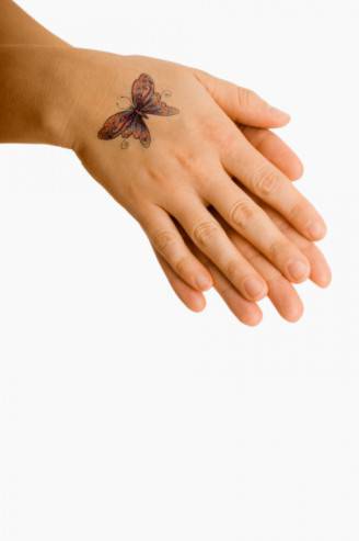 Tatuaggio su mano (Thinkstock)