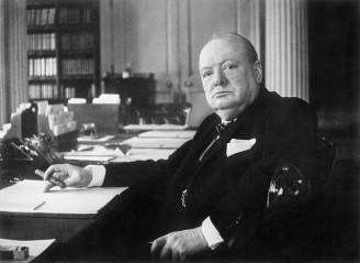 Winston Churchill (Foto di Cecil Beaton, Imperial War Museums. Pubblico Dominio via Wikipedia)