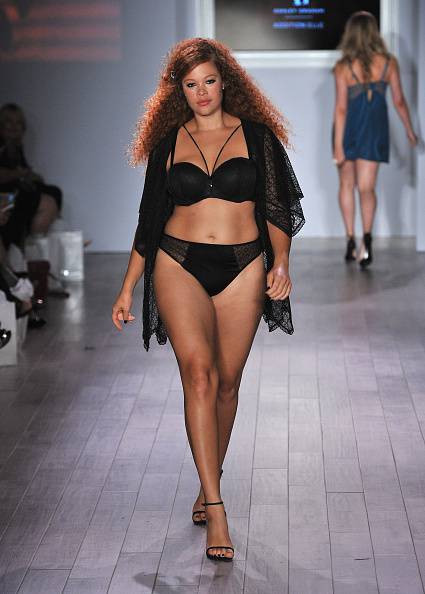 Sfilata di modelle curvy in lingerie per Addition Elle a New York (Fernando Leon/Getty Images)