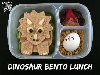 dinosaur-triceratops-lunch