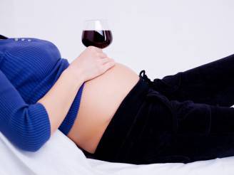 Alcol in gravidanza (Thinkstcok)