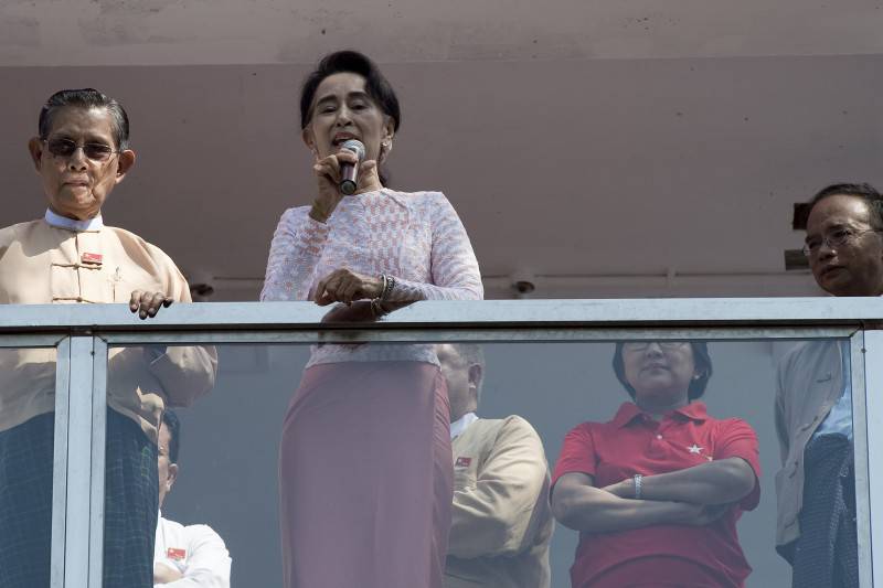  Aung San Suu Kyi dopo le elezioni dell'8 novembre 2015 (NICOLAS ASFOURI/AFP/Getty Images)