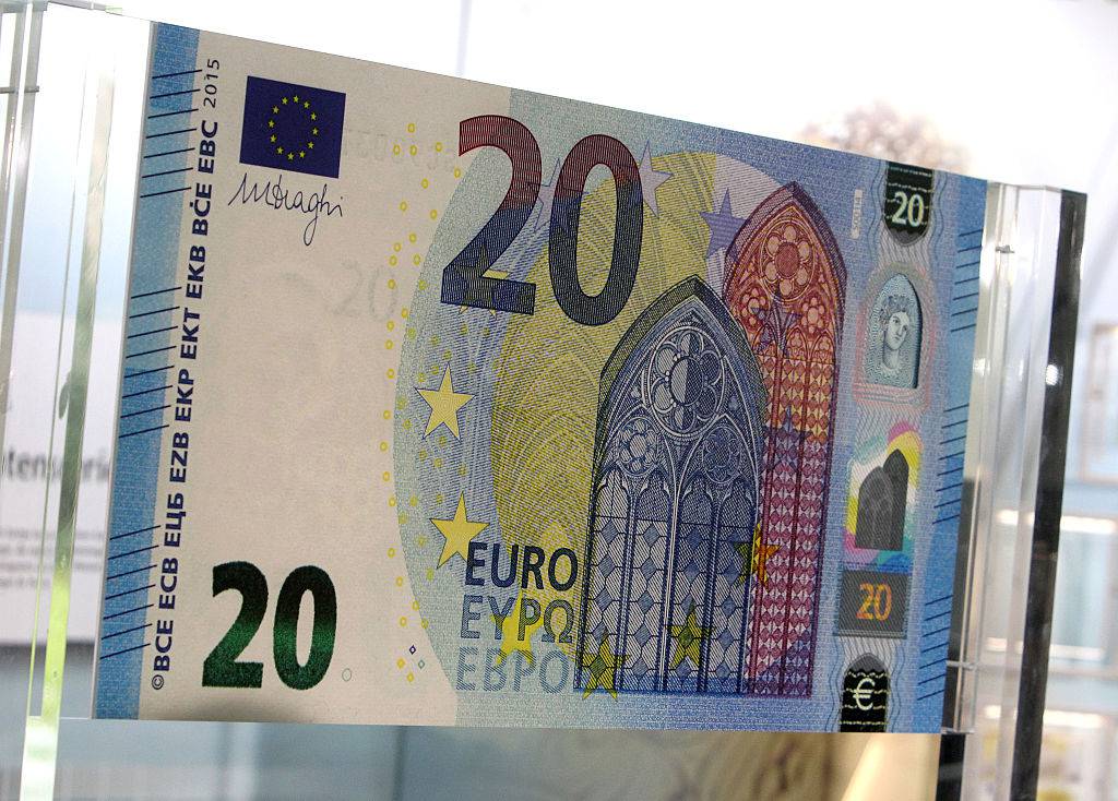 La nuova banconota da 20 euro (DANIEL ROLAND/AFP/Getty Images)