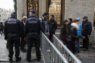 Controlli polizia a Bruxelles (NICOLAS LAMBERT/AFP/Getty Images)