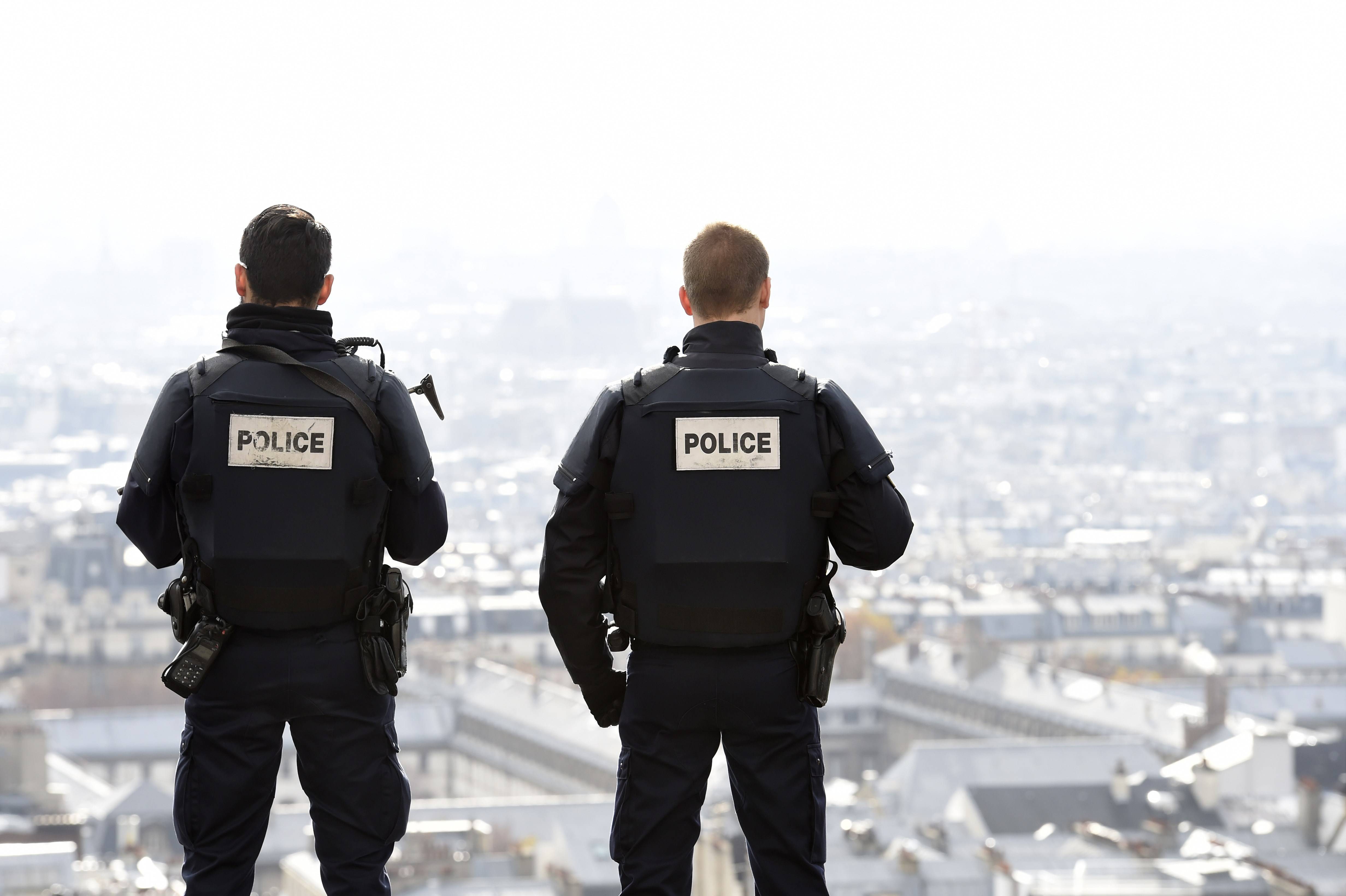 Polizia a Parigi dopo gli attentati (MIGUEL MEDINA/AFP/Getty Images)