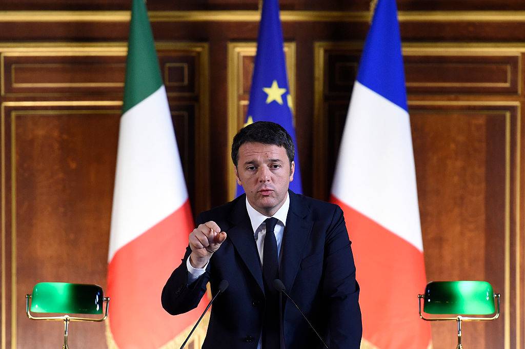 Matteo Renzi a Parigi (LIONEL BONAVENTURE/AFP/Getty Images)