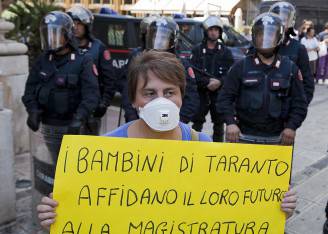 Proteste contro l'Ilva di Taranto (CARLO HERMANN/AFP/GettyImages)