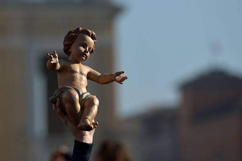 San Pietro, benedizione del bambinello, Natale 2015 (TIZIANA FABI/AFP/Getty Images)