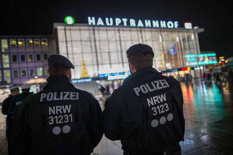 Polizia a Colonia (MAJA HITIJ/AFP/Getty Images)