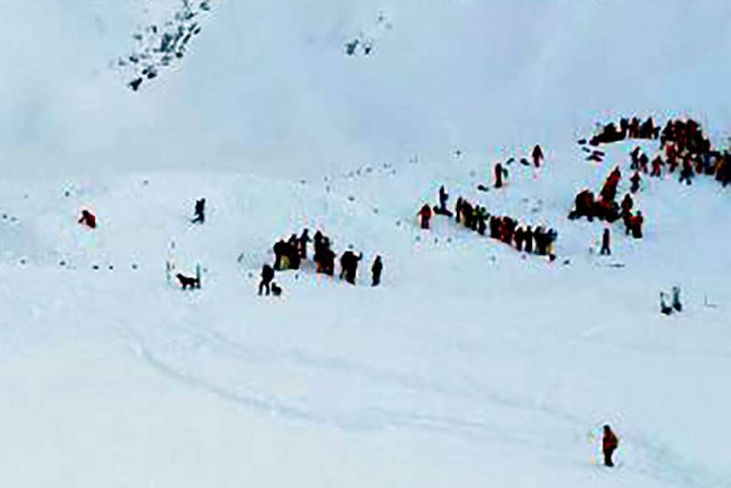 Valanga a Les Deux Alpes, ricerche dei dispersi (STRINGER/AFP/Getty Images)