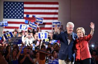 HIllary e BiIl Clinton (JOSH EDELSON/AFP/Getty Images)