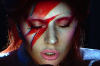 Lady Gaga omaggia David Bowie (screenshot)