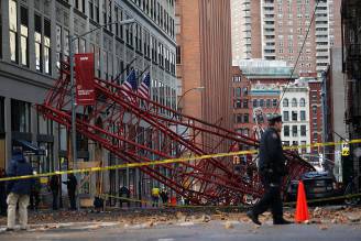 Gru caduta a Manhattan (KENA BETANCUR/AFP/Getty Images)