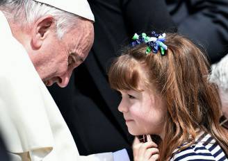Papa Francesco e Lizzy Myesr (TIZIANA FABI/AFP/Getty Images)