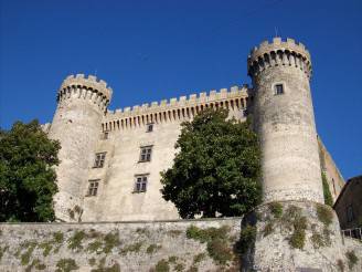Castello Orsini-Odescalchi di Bracciano (Di Blackcat. CC BY-SA 3.0 via Commons)
