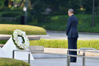 Obama a Hiroshima, la corona di fiori al Memoriale (Atsushi Tomura/Getty Images)