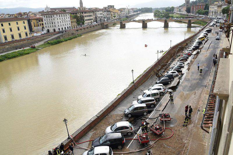Voragine a Firenze (CLAUDIO GIOVANNINI/AFP/Getty Images)