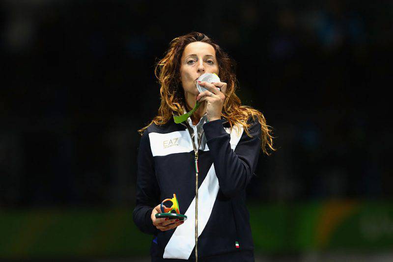 Elisa Di Francisca medaglia d'argento nel fioretto alle Olimpiadi di Rio (Dean Mouhtaropoulos/Getty Images)