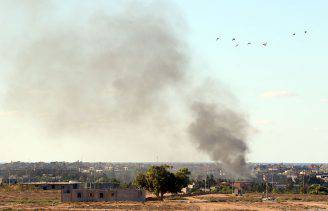 Bombardamenti su Sirte, Libia. Repertorio (MAHMUD TURKIA/AFP/Getty Images)