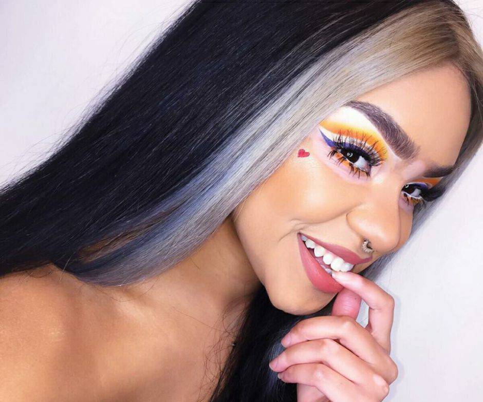 Make up 2021 тренды. Exilis elite face. макияж 2021. макияж с яркими неоновыми тенями. девушка визажист.