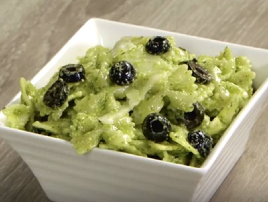 pasta con pesto e parmigiano