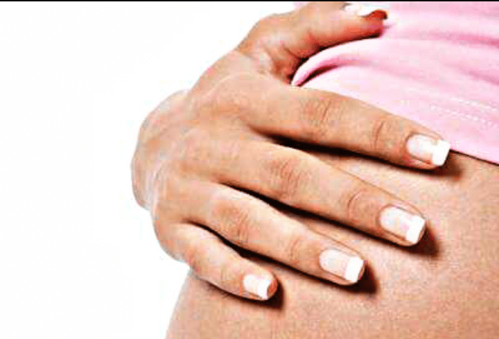 La ricostruzione unghie in gravidanza, si può fare?