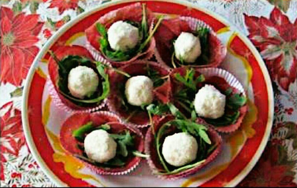 Come preparare le roselline di bresaola dal cuore morbido