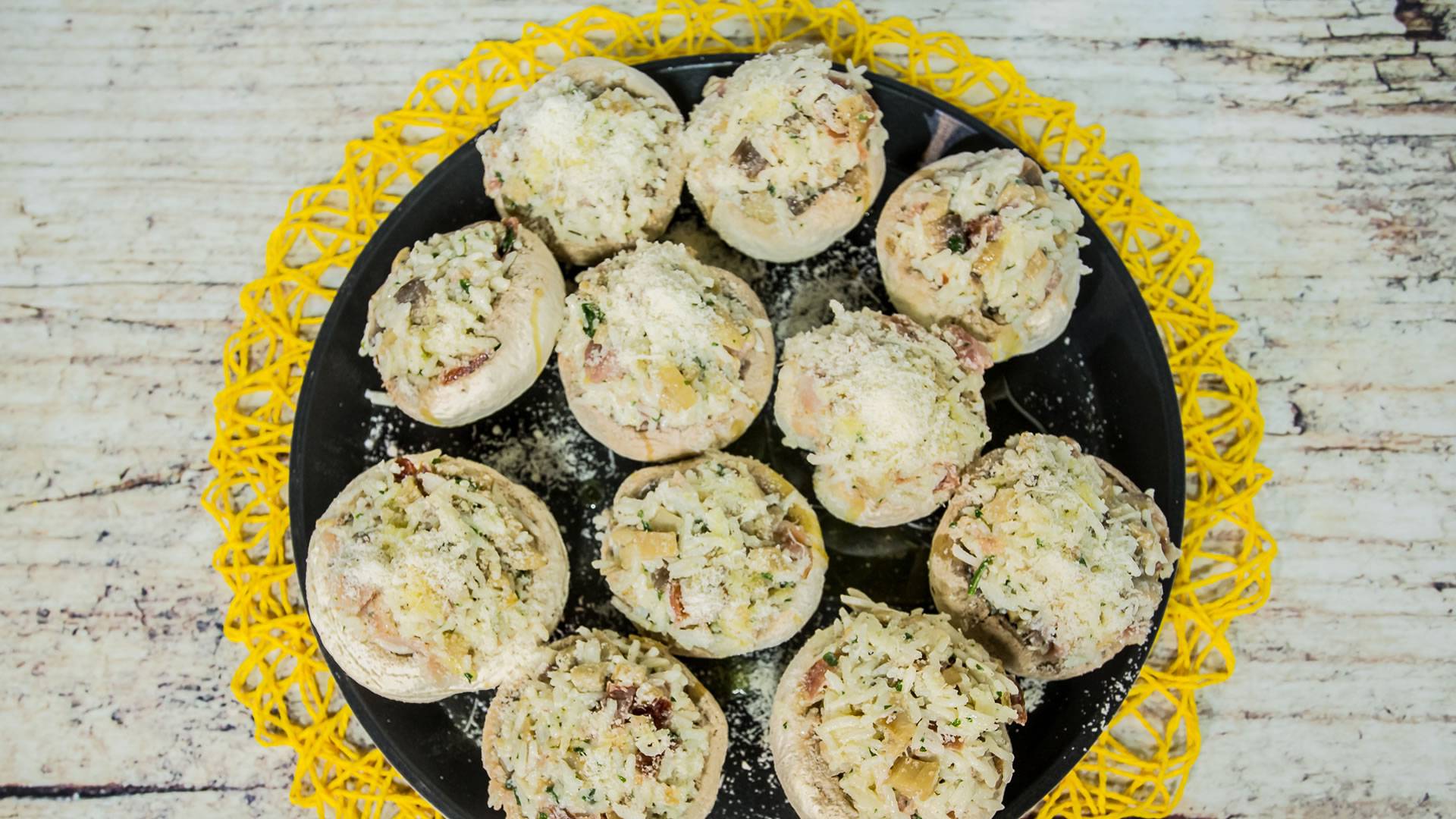 Come preparare i funghi ripieni di riso