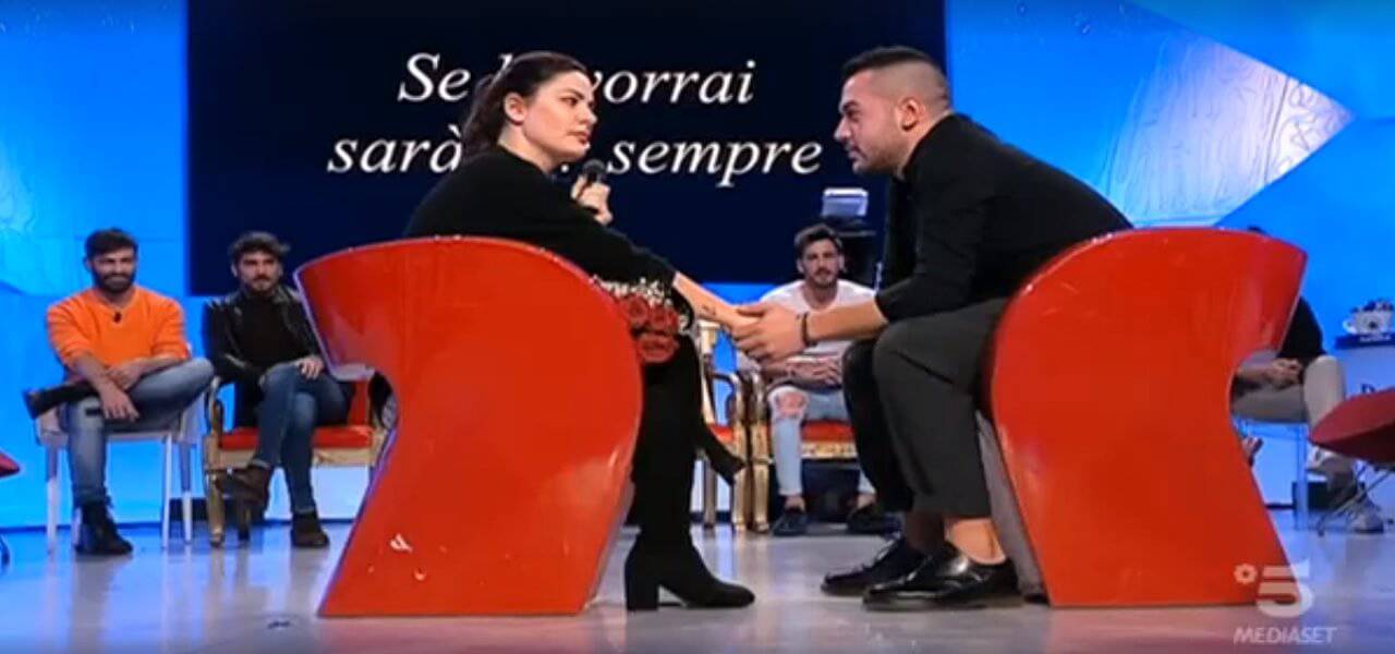 Uomini e Donne, proposta di matrimonio in diretta: reazione