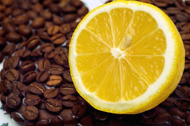 caffè e limone contro emicrania