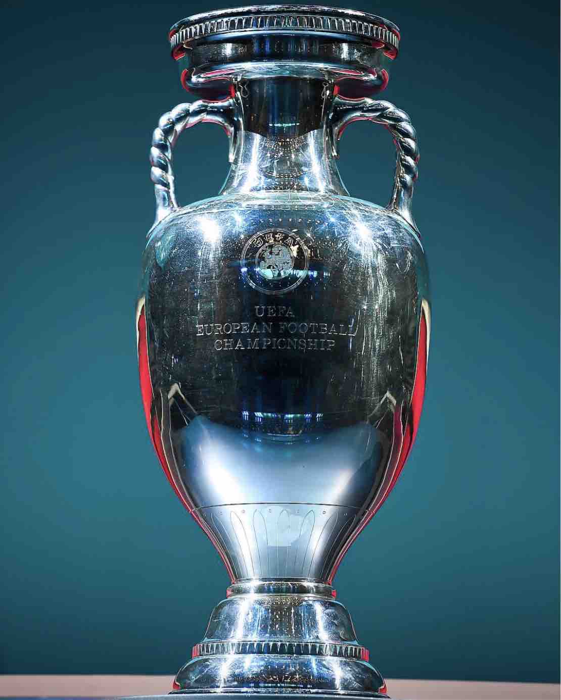 Кубок евро 2020. Трофей чемпионата европы по футболу. Страны чемпионы европы по футболу. Кубок евро. Трофей евро 2020.