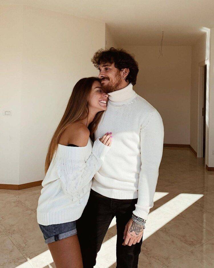 Andrea Cerioli piange all'Isola dei Famosi: reazione della fidanzata