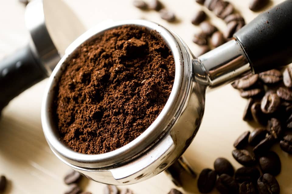 Usi alternativi: 12 idee geniali per riciclare i fondi di caffè