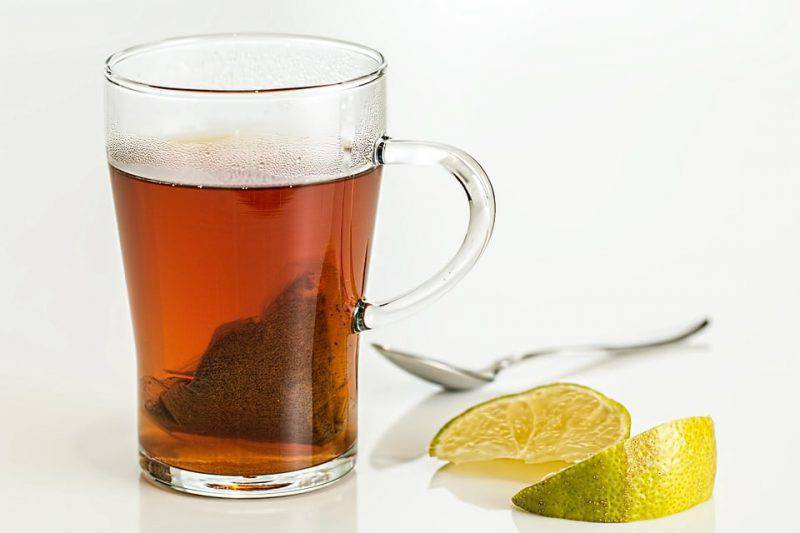 Il tè al limone è un rimedio naturale formidabile, scopritutti i benefici