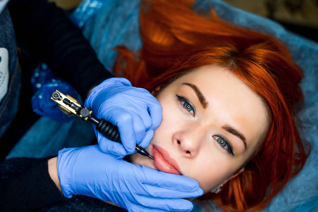 Lip Blushing, la nuova frontiera del trucco semipermanente