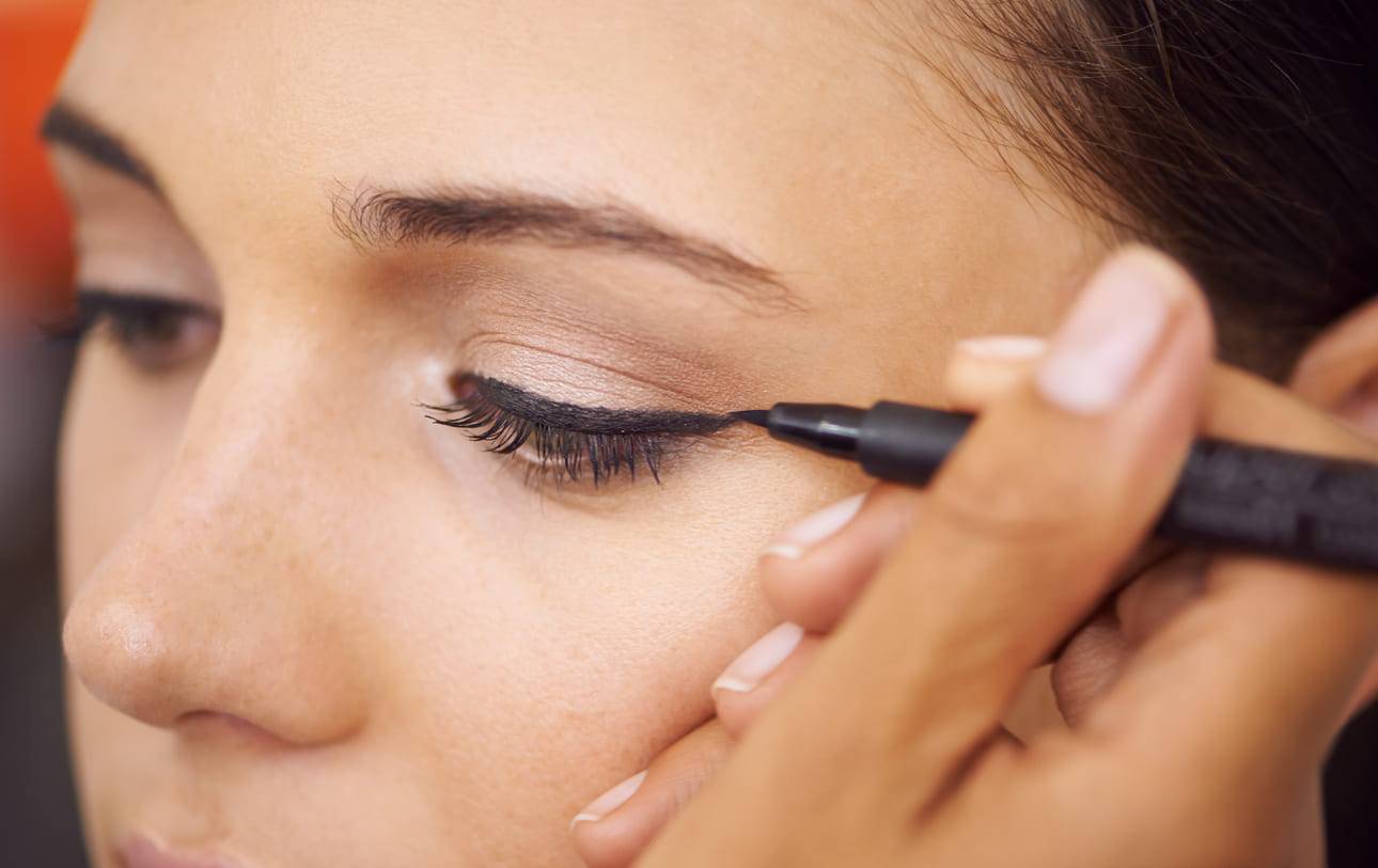 Eyeliner opaco, la nuova tendenza makeup