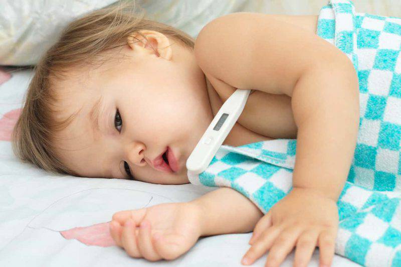 Bambini e febbre: consigli e suggerimenti per abbassare la temperatura