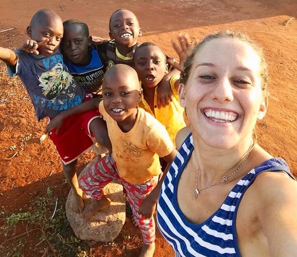 Silvia Romano volontaria in Kenya