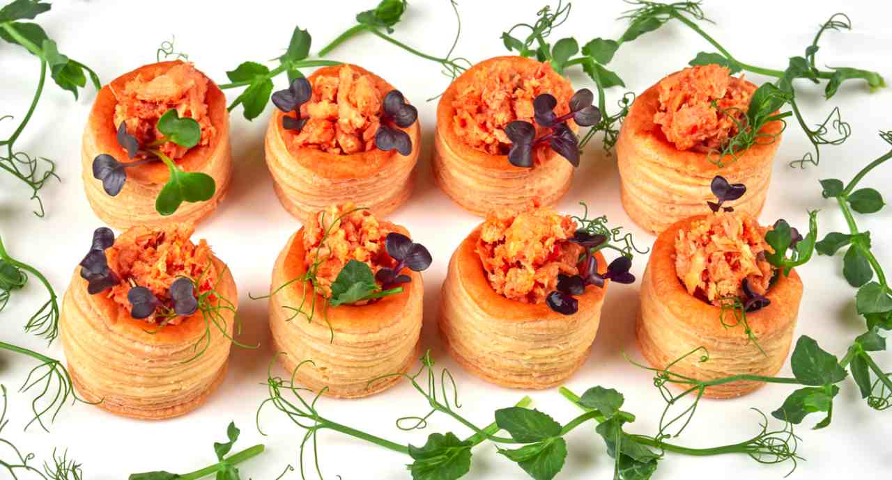 Antipasti Di Natale Immagini.Antipasto Di Natale Vol Au Vent Con Mousse Di Tonno E Salmone