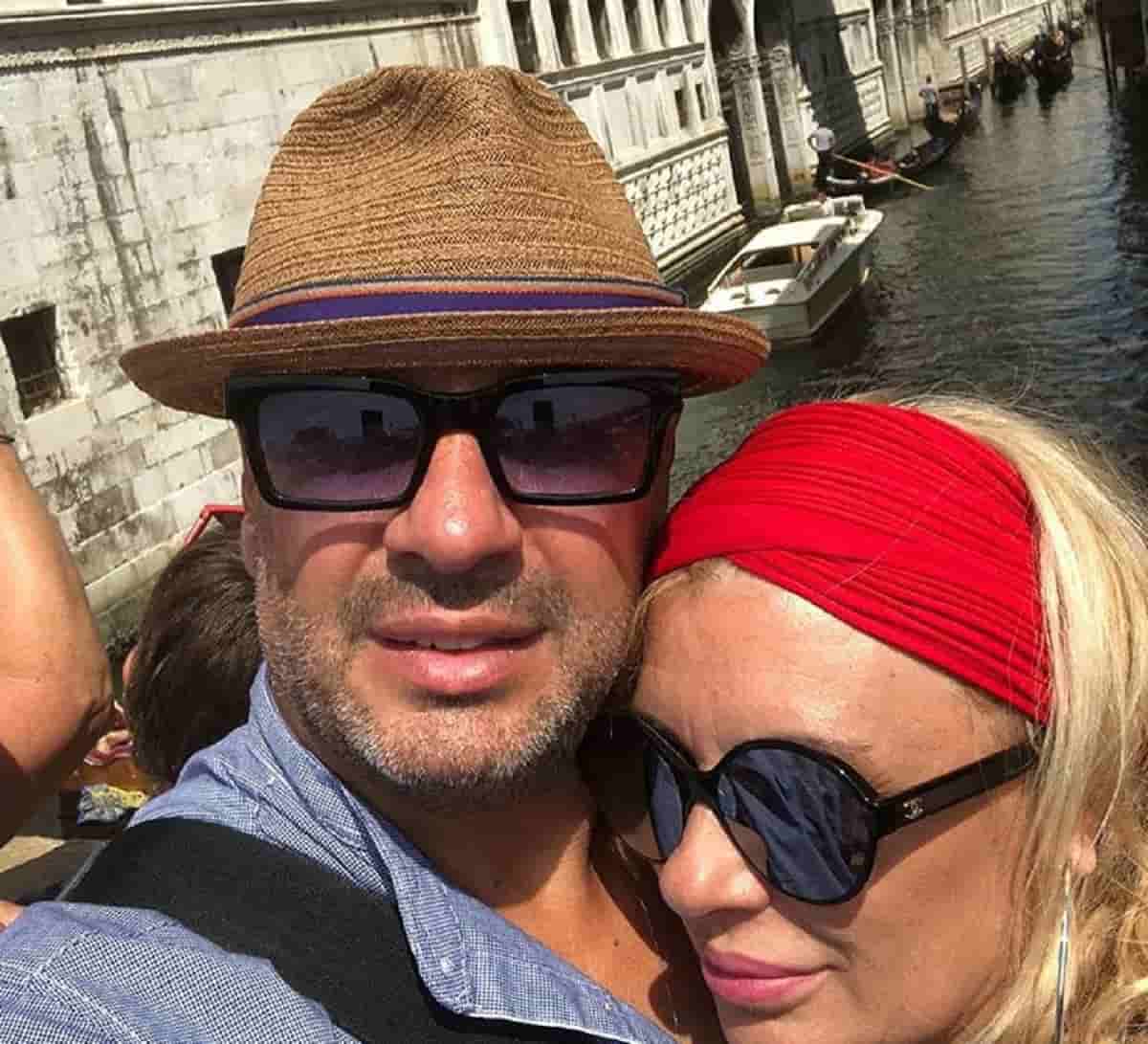 Tina Cipollari e Vincenzo Ferrara in vacanza